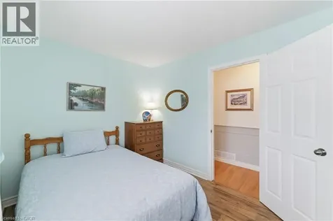 644 Lomond Crescent Burlington ON L7L 2N9