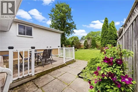 644 Lomond Crescent Burlington ON L7L 2N9