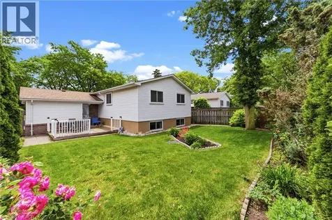 644 Lomond Crescent Burlington ON L7L 2N9