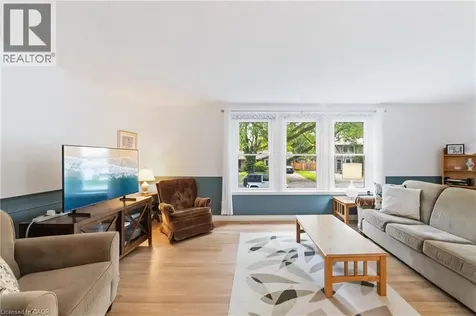 644 Lomond Crescent Burlington ON L7L 2N9