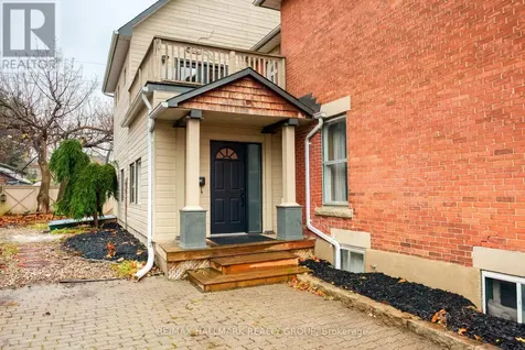 1-272 Royal Avenue Ottawa ON K2A 1T5
