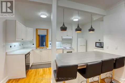 1-272 Royal Avenue Ottawa ON K2A 1T5