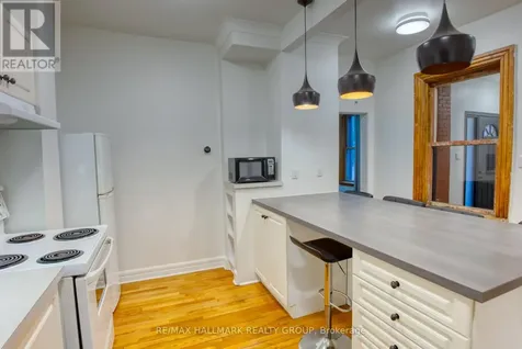1-272 Royal Avenue Ottawa ON K2A 1T5