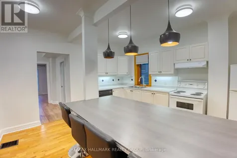 1-272 Royal Avenue Ottawa ON K2A 1T5