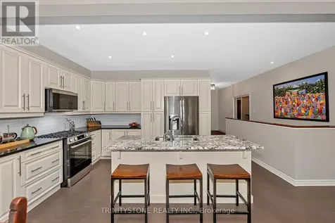 452 Landswood Way Ottawa ON K2S 0A4