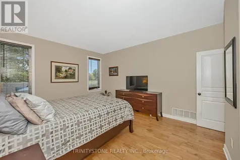452 Landswood Way Ottawa ON K2S 0A4