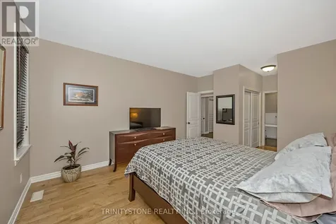 452 Landswood Way Ottawa ON K2S 0A4