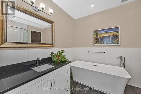 452 Landswood Way Ottawa ON K2S 0A4