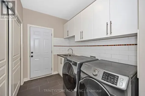 452 Landswood Way Ottawa ON K2S 0A4