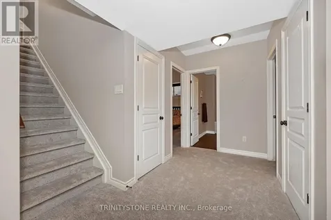 452 Landswood Way Ottawa ON K2S 0A4