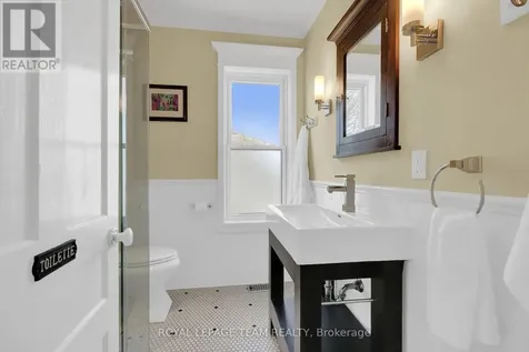 154 Lake Avenue East Carleton Place ON K7C 1J8