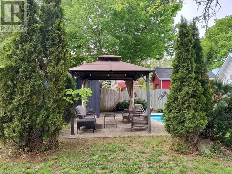 154 Lake Avenue East Carleton Place ON K7C 1J8