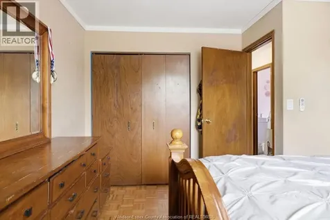 1646 Langlois Avenue Windsor ON N8X 4M5