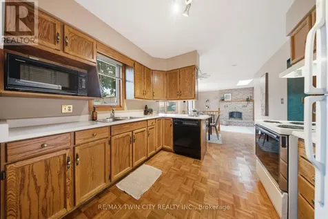 22 Colonial Crescent Brantford ON N3R 7M7