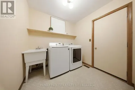 22 Colonial Crescent Brantford ON N3R 7M7