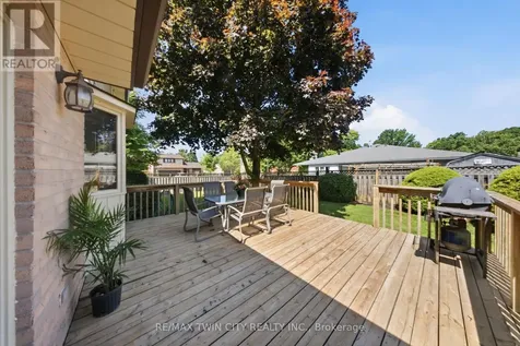 22 Colonial Crescent Brantford ON N3R 7M7