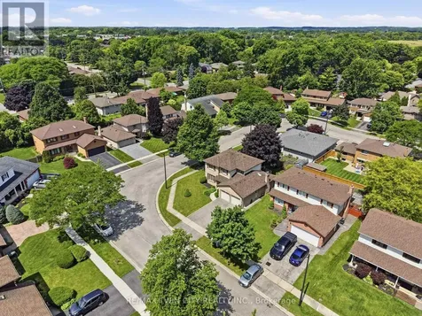 22 Colonial Crescent Brantford ON N3R 7M7