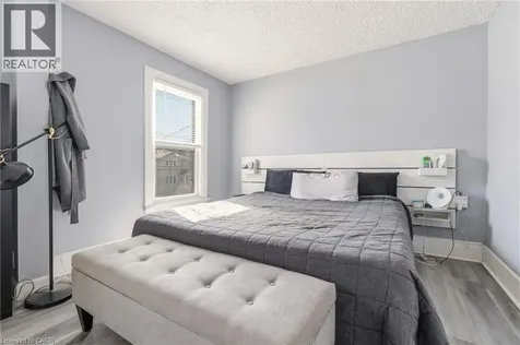 35 Dundas Street Dundas ON L8H 1A1