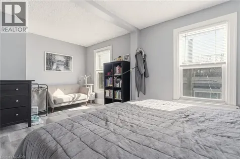 35 Dundas Street Dundas ON L8H 1A1