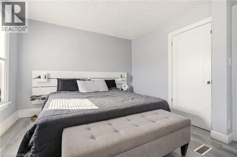 35 Dundas Street Dundas ON L8H 1A1
