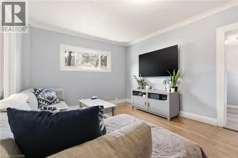 35 Dundas Street Dundas ON L8H 1A1