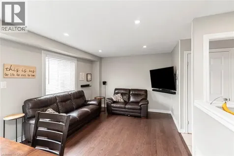 30 Braemar Avenue Caledonia ON N3W 2M1