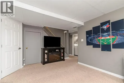 30 Braemar Avenue Caledonia ON N3W 2M1