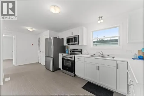 24 Regina Drive Lakeshore ON N8N 2P4