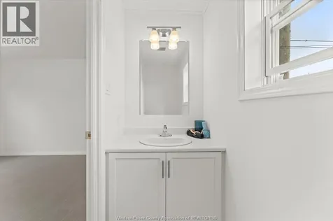 24 Regina Drive Lakeshore ON N8N 2P4