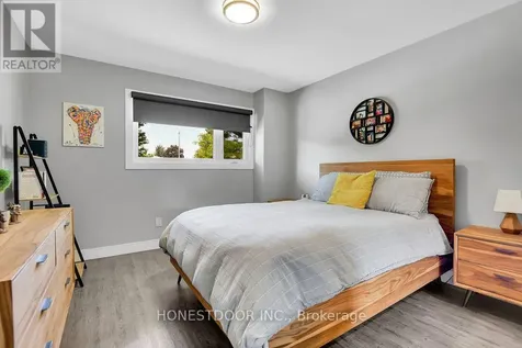 2601 Needham Crescent Ottawa ON K1V 6K1