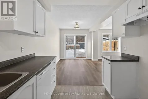 836 Coral Springs Lane Midland ON L4R 0A1