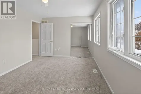 836 Coral Springs Lane Midland ON L4R 0A1