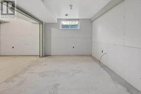 836 Coral Springs Lane Midland ON L4R 0A1