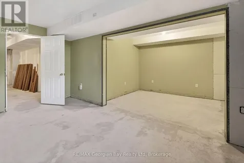 836 Coral Springs Lane Midland ON L4R 0A1