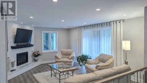 13 Bathurst Street Ottawa ON K2W 1A7