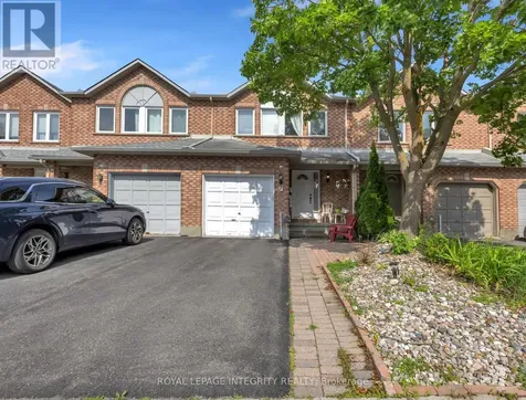 7 Westpointe Crescent Ottawa ON K2G 5Z1