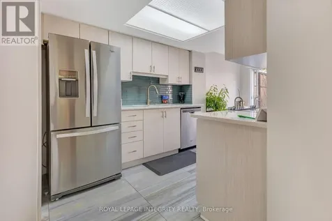 7 Westpointe Crescent Ottawa ON K2G 5Z1