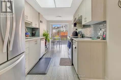 7 Westpointe Crescent Ottawa ON K2G 5Z1