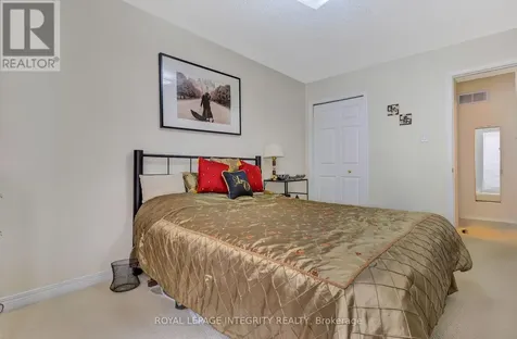 7 Westpointe Crescent Ottawa ON K2G 5Z1