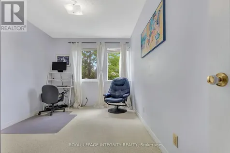 7 Westpointe Crescent Ottawa ON K2G 5Z1