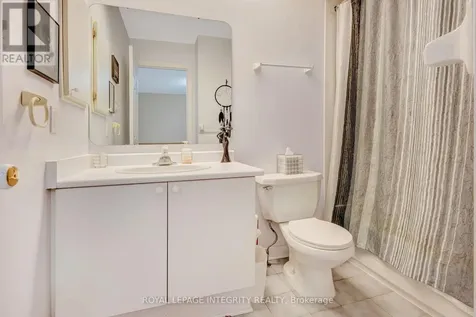 7 Westpointe Crescent Ottawa ON K2G 5Z1