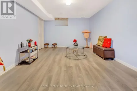 7 Westpointe Crescent Ottawa ON K2G 5Z1