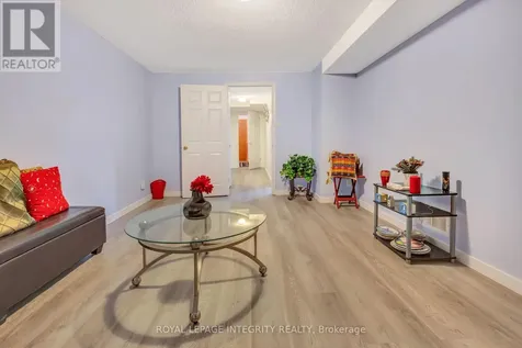 7 Westpointe Crescent Ottawa ON K2G 5Z1