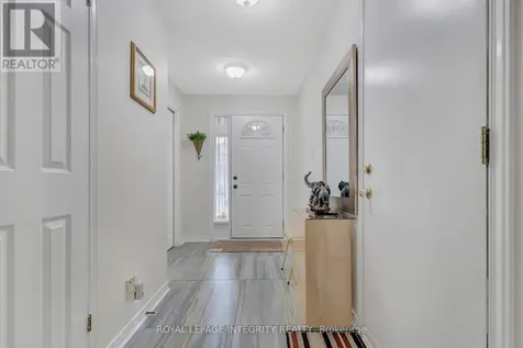 7 Westpointe Crescent Ottawa ON K2G 5Z1