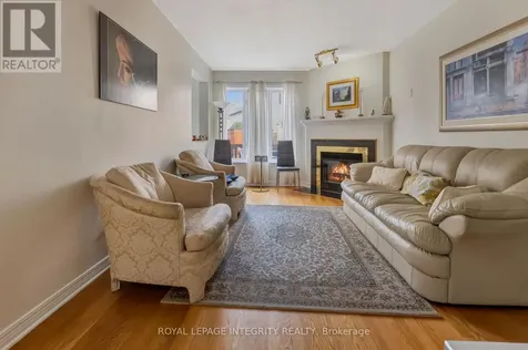 7 Westpointe Crescent Ottawa ON K2G 5Z1
