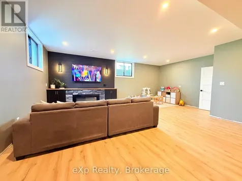 21 Devinwood Avenue Brockton ON N0G 2V0