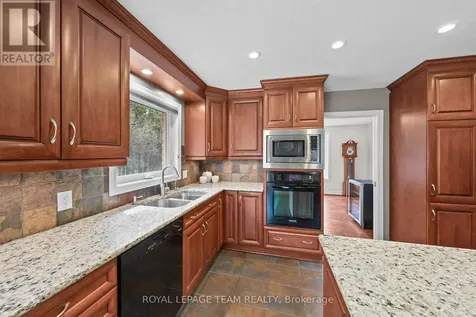 6584 Harvest Grove Drive Ottawa ON K4P 1E9