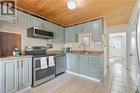 141 Mcanulty Boulevard Hamilton ON L8H 3H6