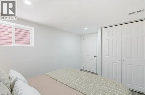 141 Mcanulty Boulevard Hamilton ON L8H 3H6