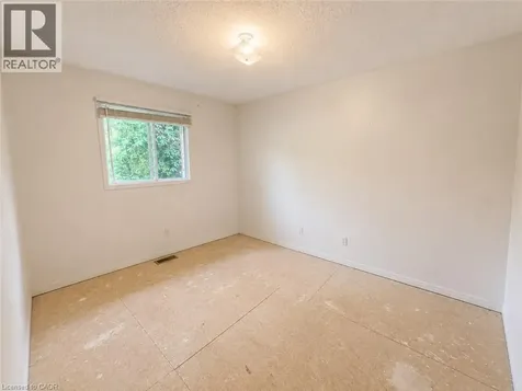 10 Jeanette Avenue Grimsby ON L3M 5B8